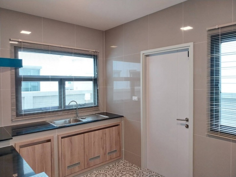 บริการติดตั้งม่านมูลี่